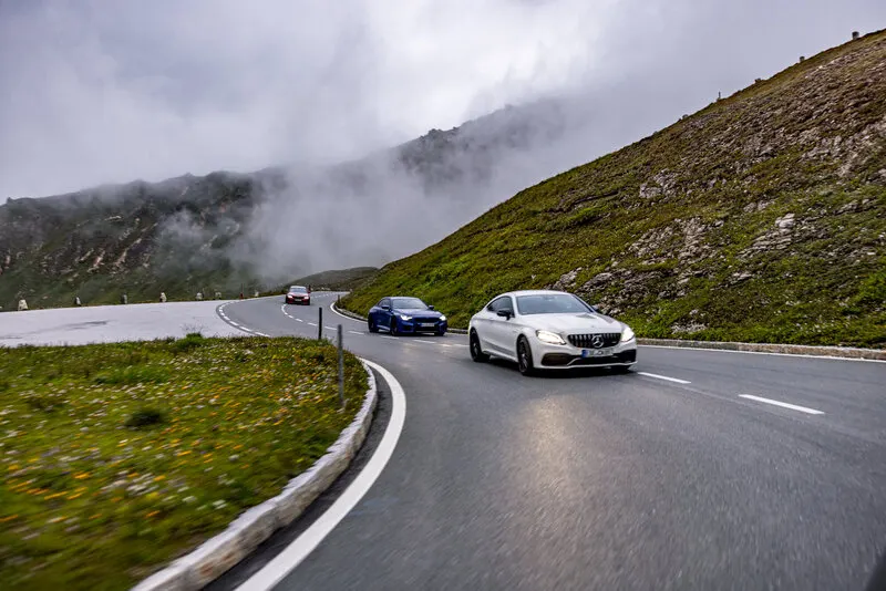 Geführte Sportwagentour am Großglockner, Mercedes-AMG C63 vor Wolkenstimmung